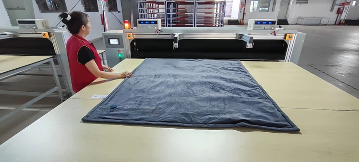Factory inspection for electric blanket fabric consistency@sshine Factory inspection for electric blanket fabric consistency@sshine
